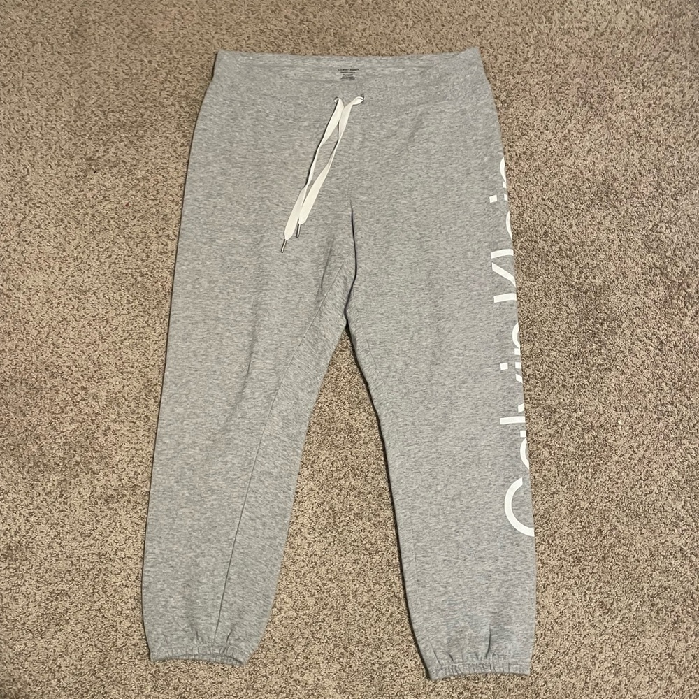 Calvin Klein performance pants size XL. Like NEW color gray.